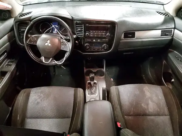 JA4AZ3A30GZ060705 2016 MITSUBISHI OUTLANDER - Image 8