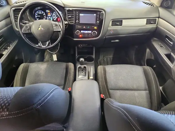 JA4AZ3A30GZ064219 2016 MITSUBISHI OUTLANDER - Image 8