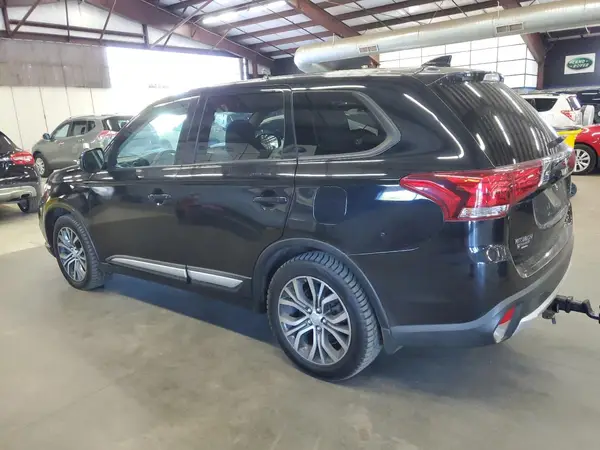JA4AZ3A30HZ011232 2017 MITSUBISHI OUTLANDER - Image 2