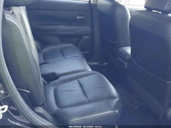 JA4AZ3A30HZ024529 2017 MITSUBISHI OUTLANDER - Image 8