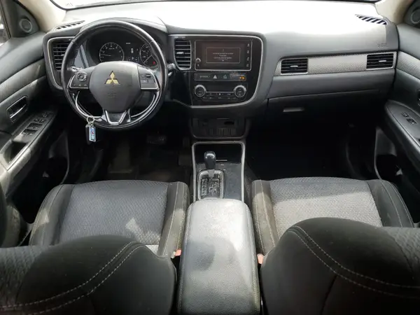 JA4AZ3A30HZ028841 2017 MITSUBISHI OUTLANDER - Image 8