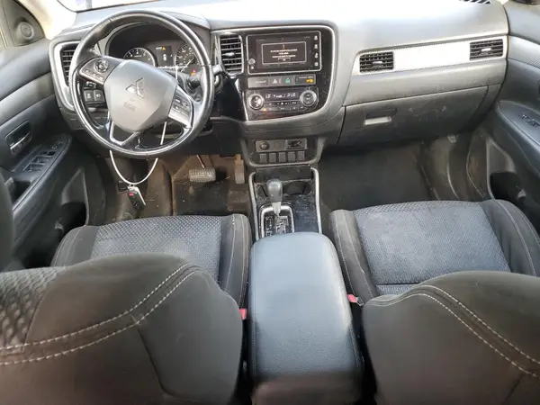 JA4AZ3A30HZ030766 2017 MITSUBISHI OUTLANDER - Image 8
