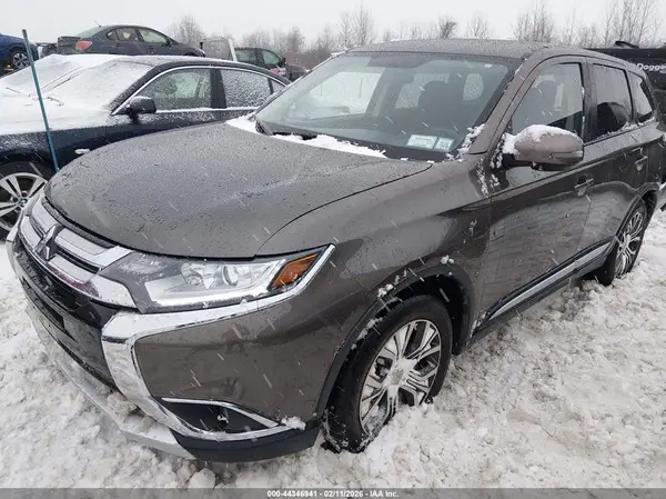 JA4AZ3A30HZ031027 2017 MITSUBISHI OUTLANDER - Image 2