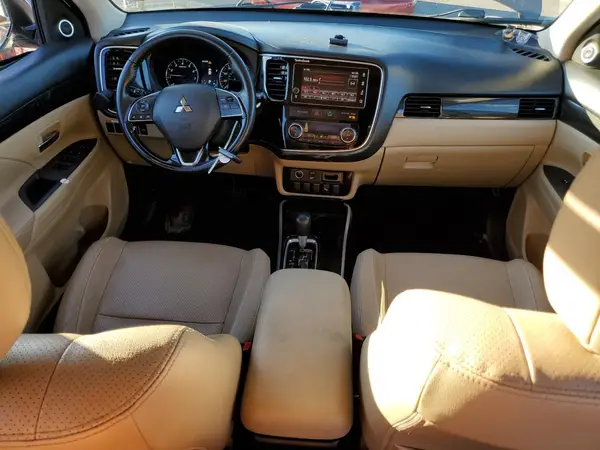JA4AZ3A30HZ034820 2017 MITSUBISHI OUTLANDER - Image 8