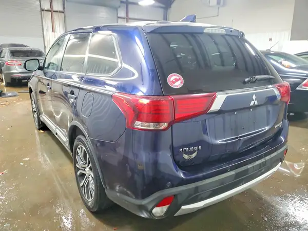 JA4AZ3A30HZ040715 2017 MITSUBISHI OUTLANDER - Image 2