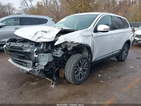 JA4AZ3A30HZ045316 2017 MITSUBISHI OUTLANDER - Image 2