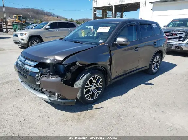 JA4AZ3A30HZ052105 2017 MITSUBISHI OUTLANDER - Image 2