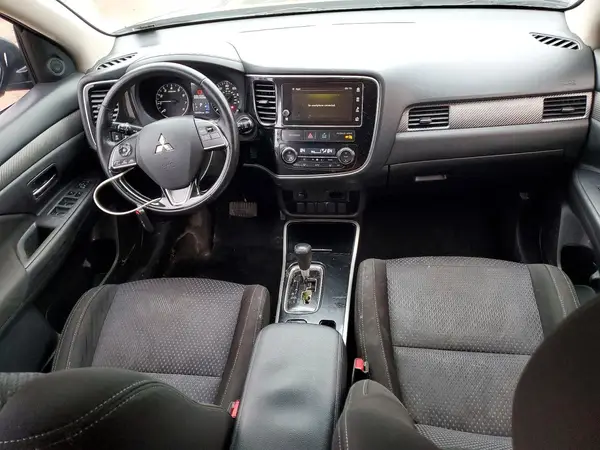 JA4AZ3A30HZ057451 2017 MITSUBISHI OUTLANDER - Image 8