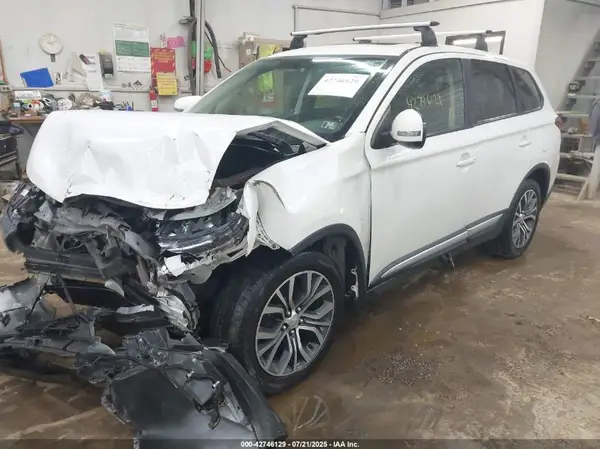 JA4AZ3A30HZ057806 2017 MITSUBISHI OUTLANDER - Image 2