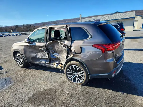 JA4AZ3A30HZ064044 2017 MITSUBISHI OUTLANDER - Image 2