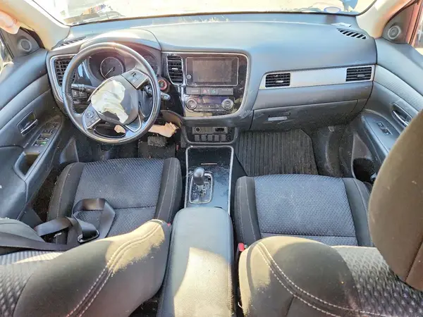 JA4AZ3A30HZ064044 2017 MITSUBISHI OUTLANDER - Image 8