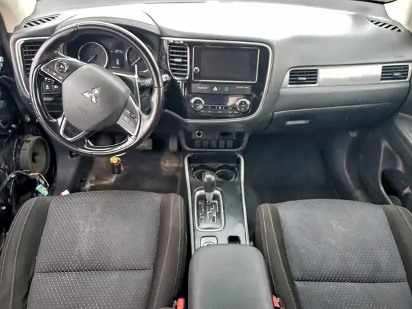 JA4AZ3A30JJ000106 2018 MITSUBISHI OUTLANDER - Image 8
