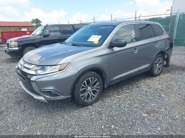 JA4AZ3A30JJ001224 2018 MITSUBISHI OUTLANDER - Image 2