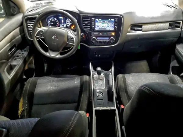 JA4AZ3A30JJ002275 2018 MITSUBISHI OUTLANDER - Image 8