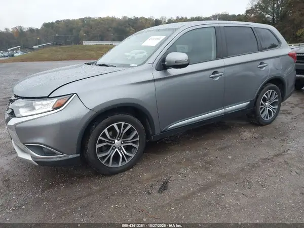 JA4AZ3A30JJ003443 2018 MITSUBISHI OUTLANDER - Image 2
