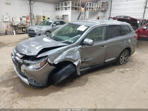 JA4AZ3A30JJ003622 2018 MITSUBISHI OUTLANDER - Image 2