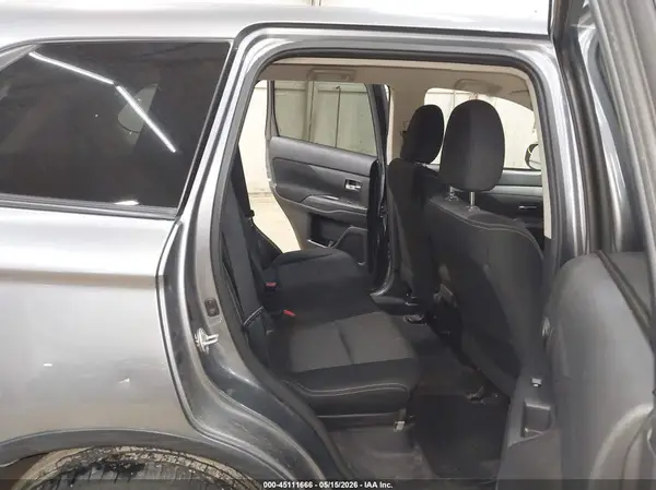 JA4AZ3A30JJ003622 2018 MITSUBISHI OUTLANDER - Image 8