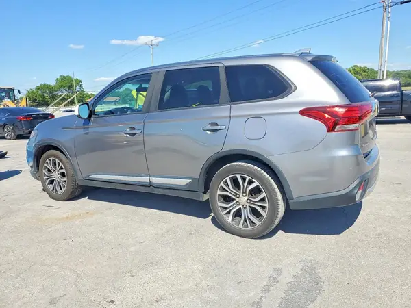 JA4AZ3A30JJ005550 2018 MITSUBISHI OUTLANDER - Image 2