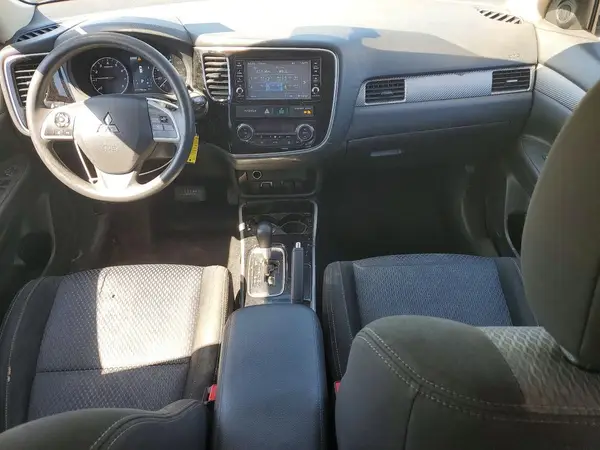 JA4AZ3A30JJ005550 2018 MITSUBISHI OUTLANDER - Image 8