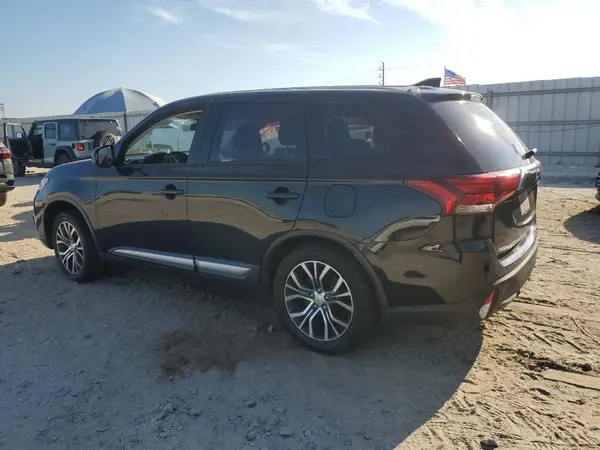 JA4AZ3A30JJ006214 2018 MITSUBISHI OUTLANDER - Image 2