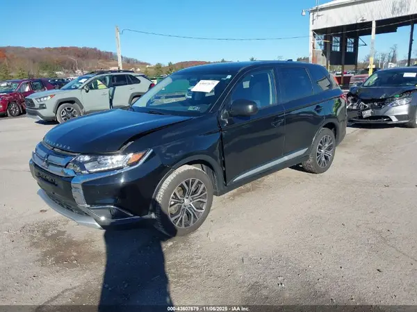 JA4AZ3A30JJ006276 2018 MITSUBISHI OUTLANDER - Image 2