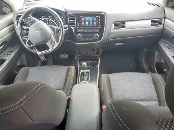 JA4AZ3A30JZ002780 2018 MITSUBISHI OUTLANDER - Image 8