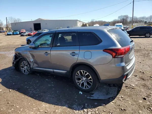 JA4AZ3A30JZ005193 2018 MITSUBISHI OUTLANDER - Image 2
