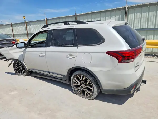 JA4AZ3A30JZ006800 2018 MITSUBISHI OUTLANDER - Image 2