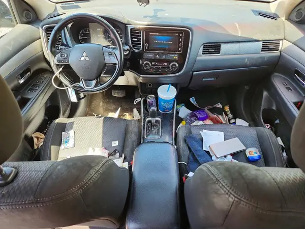 JA4AZ3A30JZ013231 2018 MITSUBISHI OUTLANDER - Image 8
