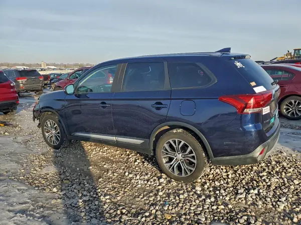 JA4AZ3A30JZ013245 2018 MITSUBISHI OUTLANDER - Image 2
