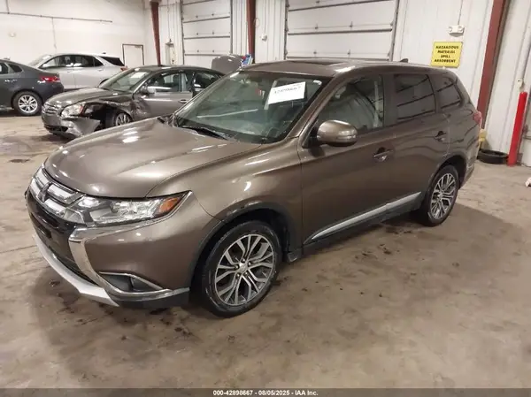 JA4AZ3A30JZ014895 2018 MITSUBISHI OUTLANDER - Image 2