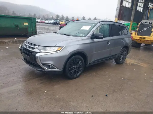JA4AZ3A30JZ021748 2018 MITSUBISHI OUTLANDER - Image 2