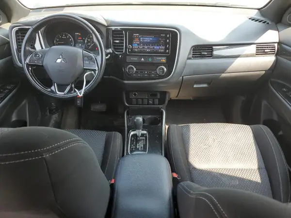 JA4AZ3A30JZ021958 2018 MITSUBISHI OUTLANDER - Image 8