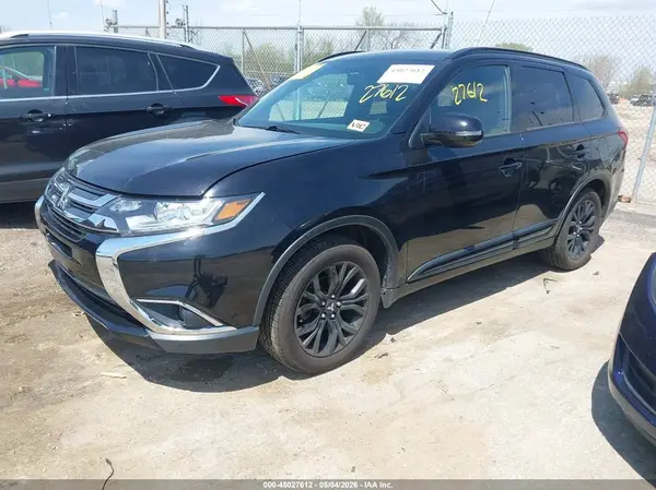 JA4AZ3A30JZ023869 2018 MITSUBISHI OUTLANDER - Image 2