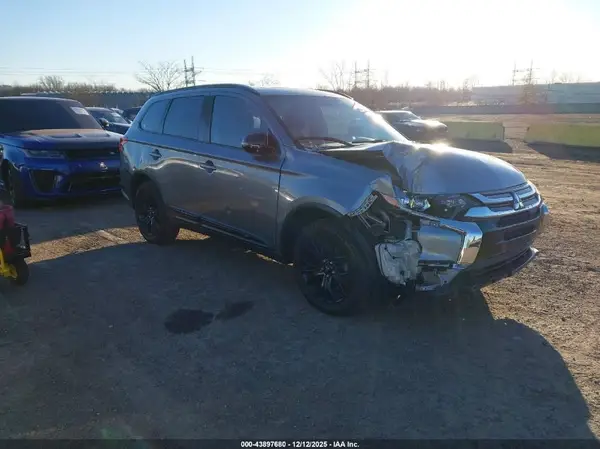JA4AZ3A30JZ027369 2018 MITSUBISHI OUTLANDER - Image 1