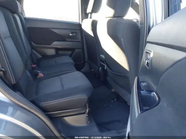 JA4AZ3A30JZ027369 2018 MITSUBISHI OUTLANDER - Image 8