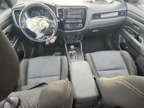 JA4AZ3A30JZ033186 2018 MITSUBISHI OUTLANDER - Image 8