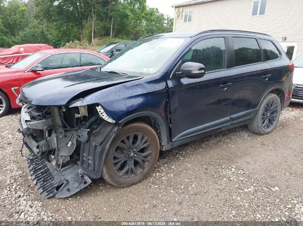 JA4AZ3A30JZ035648 2018 MITSUBISHI OUTLANDER - Image 2