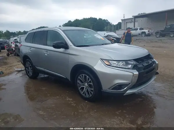 JA4AZ3A30JZ041644 2018 MITSUBISHI OUTLANDER - Image 1