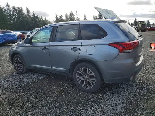 JA4AZ3A30JZ042972 2018 MITSUBISHI OUTLANDER - Image 2