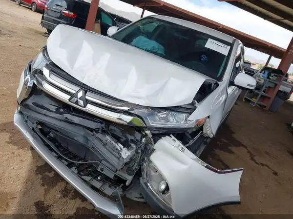 JA4AZ3A30JZ043006 2018 MITSUBISHI OUTLANDER - Image 2