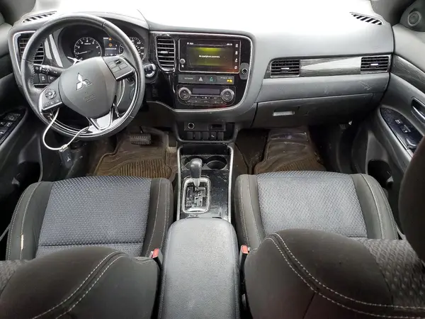 JA4AZ3A30JZ044527 2018 MITSUBISHI OUTLANDER - Image 8