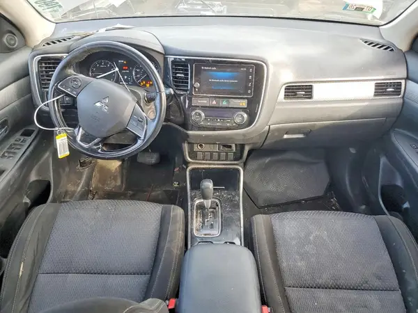 JA4AZ3A30JZ049534 2018 MITSUBISHI OUTLANDER - Image 8