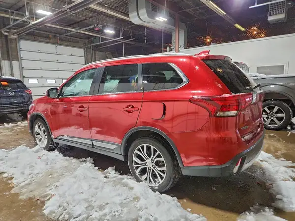 JA4AZ3A30JZ050716 2018 MITSUBISHI OUTLANDER - Image 2