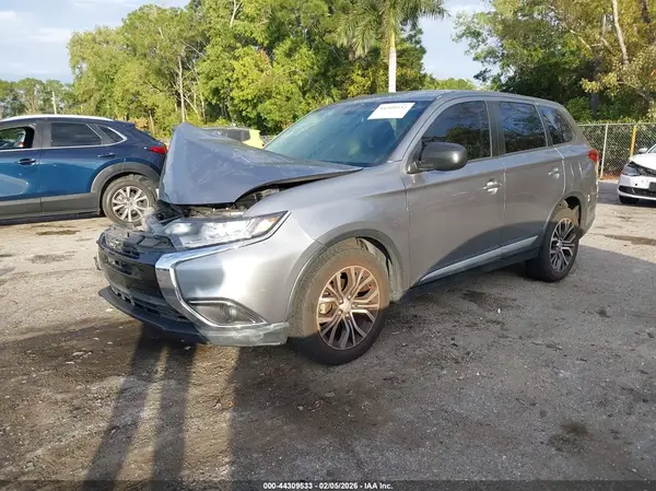 JA4AZ3A30JZ052224 2018 MITSUBISHI OUTLANDER - Image 2