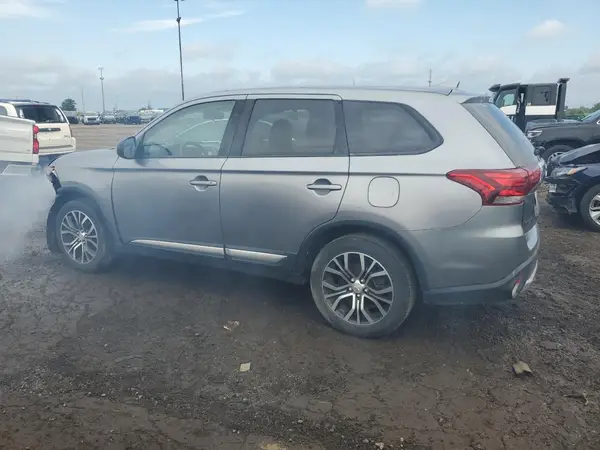 JA4AZ3A30JZ057486 2018 MITSUBISHI OUTLANDER - Image 2