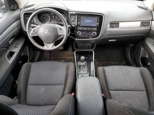 JA4AZ3A30JZ057486 2018 MITSUBISHI OUTLANDER - Image 8