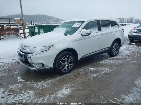 JA4AZ3A30JZ067113 2018 MITSUBISHI OUTLANDER - Image 2