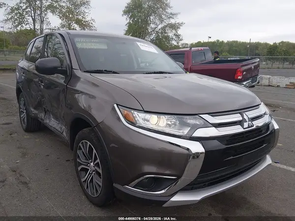 JA4AZ3A30JZ068228 2018 MITSUBISHI OUTLANDER - Image 1
