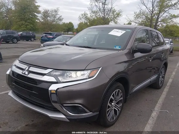JA4AZ3A30JZ068228 2018 MITSUBISHI OUTLANDER - Image 2